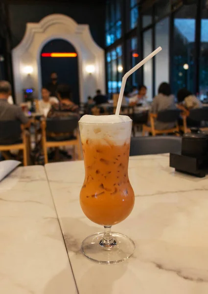 Hideg Thai Tea Asztalon Étteremben Vacsorára — Stock Fotó