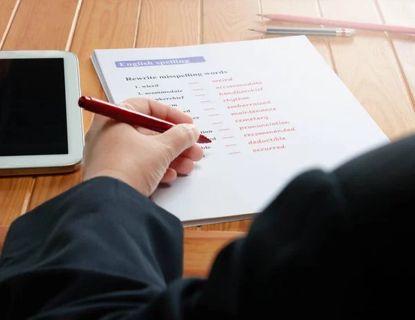 Engels Spelling Werkblad Houten Tafel — Stockfoto