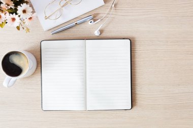 Ofis aksesuarları ile en üst görünüm ofis masaüstü, iş nesneleri ile masaüstü. 