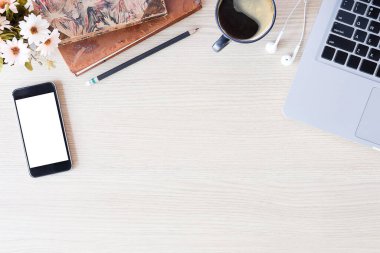 Ofis aksesuarları ile en üst görünüm ofis masaüstü, iş nesneleri ile masaüstü.