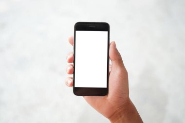 İş adamının elinde boş ekran ile akıllı telefonu taklit ettiği görüntüyü kapat.
