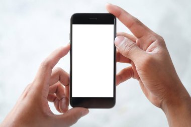 İş adamının elinde boş ekran ile akıllı telefonu taklit ettiği görüntüyü kapat.