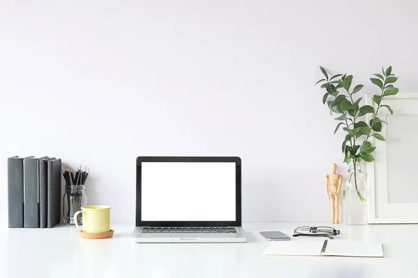 Biuro Miejsca Pracy Laptop Kopiowanie Przestrzeni Pusty Ekran Wizerunek Firmy — Zdjęcie stockowe