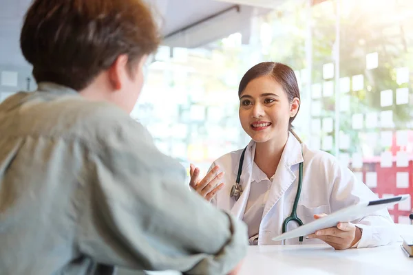 Beskuren Bild Medicinsk Personal Som Arbetar Sjukhuset Läkare Och Sjuksköterska — Stockfoto