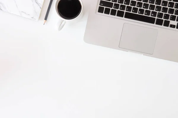 Büromaterial Von Oben Mit Notizblock Laptop Und Kaffeetasse Maus Notizblock — Stockfoto