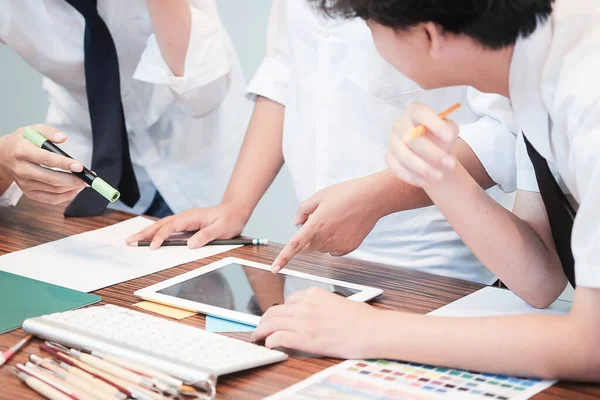 Belgeler ve dizüstü bilgisayarlarla çalışmak Danışmanlık ve iş planlaması.