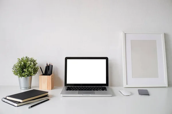 Mesa Trabalho Laptop Copiar Espaço Tela Branco Imagem Negócio Laptop — Fotografia de Stock