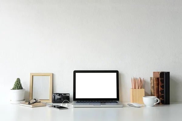 Mesa Trabalho Laptop Copiar Espaço Tela Branco Imagem Negócio Laptop — Fotografia de Stock