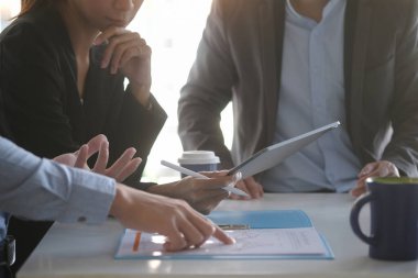 Belgeler ve dizüstü bilgisayarlarla çalışmak Danışmanlık ve iş planlaması.