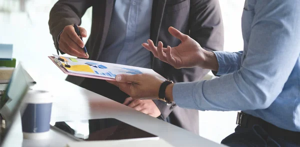 Business Büro Mit Dokumenten Und Laptop Menschen Beratung Und Geschäftsplanung — Stockfoto