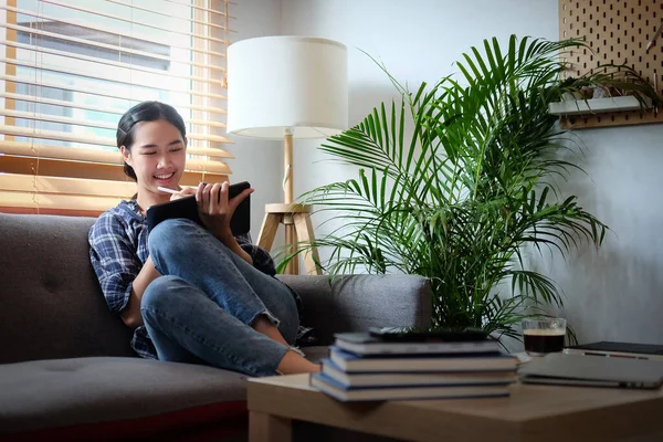 Smiling Young Woman Sitting Comfortable Sofa Using Digital Tablet — Foto Stock