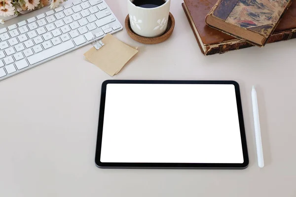 Beyaz Ofis Masasında Dijital Tablet Stil Kalemini Düzenle — Stok fotoğraf