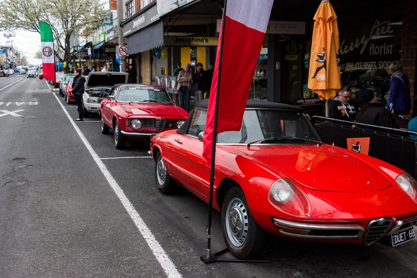 Coches deportivos clásicos italianos en una feria de coches — Foto de Stock