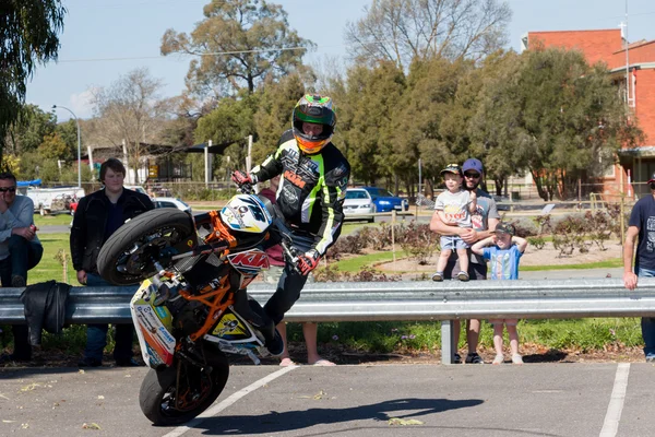 Motorrad-Stuntfahrer — Stockfoto