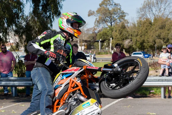 Motorrad-Stuntfahrer — Stockfoto