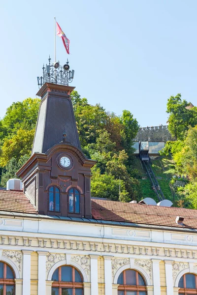 Ljubljana, Slovenya - 16 Ağustos 2018: The Puppet Theater with the Castle Funicular in the old town