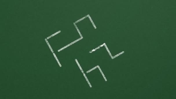 Maze drawn on a chalkboard — Stock Video