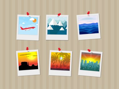 Duvara sabitlenmiş gezi fotoğrafları