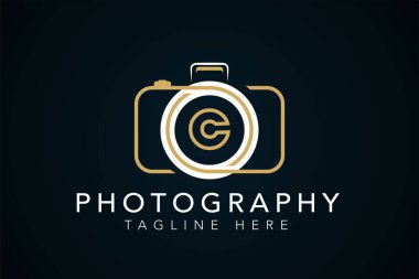 C harfi logo tasarımı ile minimalist kamera fotoğrafçılık tasarımı