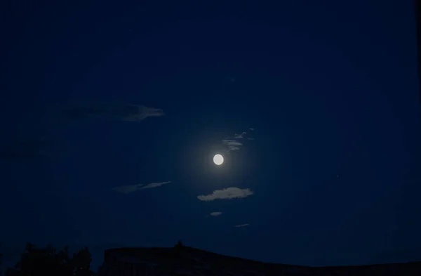 Luna Llena Cielo Negro Azulado —  Fotos de Stock