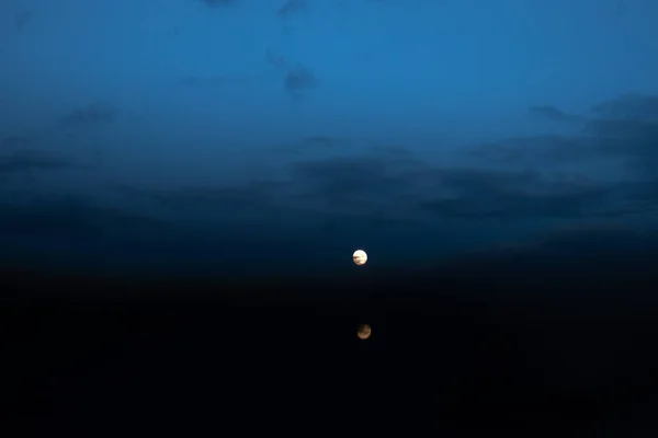 Pleine Lune Leva Dans Les Tons Bleus Cachée Dans Les — Photo