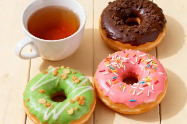 Çörekler ve Çay Minimum Masada