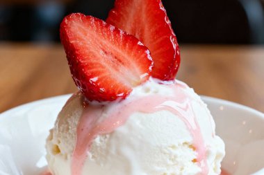 Çilekli Dondurma. Yakın plan.