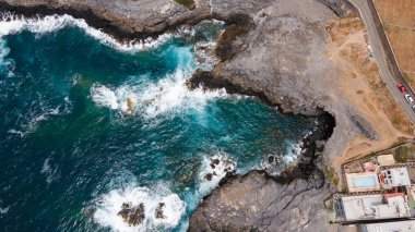 Fotoğraf: dron de las rocas y costa de las Canarias en Espaa