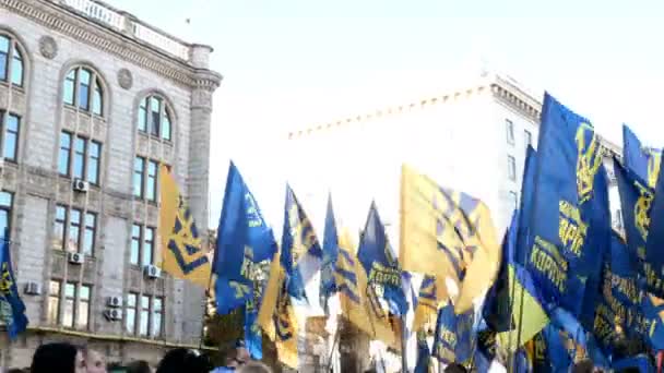 Kiev, Ukraine, October 2020: - March of Freedom Party, National Corps movement, Ukrainian nationalists, Ukrainian Insurgent Army, on Defender of Ukraine Day, Khreshchatyk Street in Kiev. — Stock Video