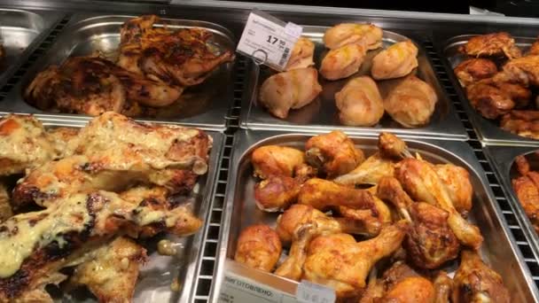Πώληση Σούπερ Μάρκετ Τηγανητά Ψητά Πιάτα Κοτόπουλο Τηγανητά Πόδια Μπούτια — Αρχείο Βίντεο