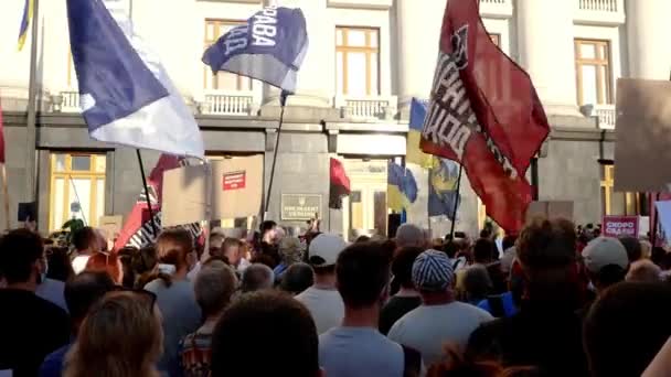 キエフ、ウクライナ、 2021年6月: -現在の政府の政策に対するキエフの大統領府の近くの民主的および野党組織の抗議。中期計画. — ストック動画