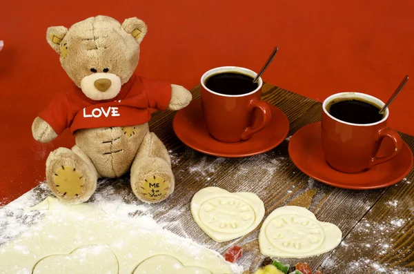 Heart of dough, teddy bear and two red coffee cup. — Stock Photo, Image