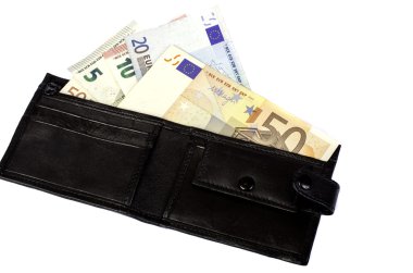 Euro banknot nominal değeri 5, 10, 20 ve 50 siyah çanta içinde.