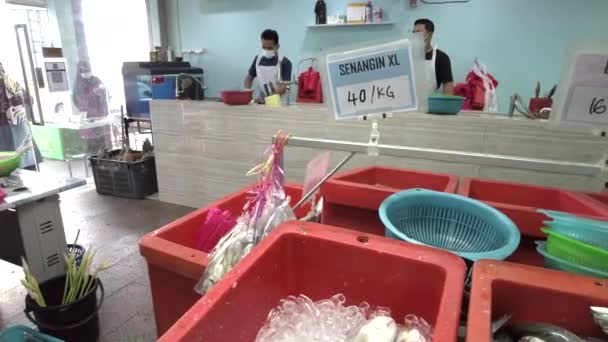 POV inside the Freshmart the fish market shop. People working and customers around. — Stock Video