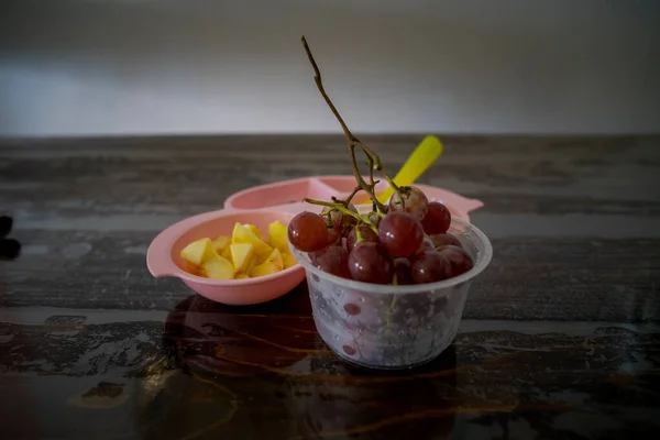 Comida Divertida Para Niños Lindo Plato Forma Coche Con Frutas — Foto de Stock