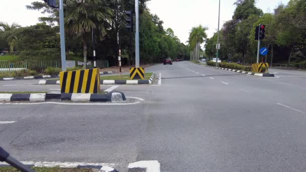 Trafik Lambasında Durup Motosiklet Sürmek Birinci Şahıs Görüşü Bakış Açısı — Stok video