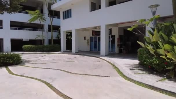 Pov Marche Appartement Putra1 Terrain — Video