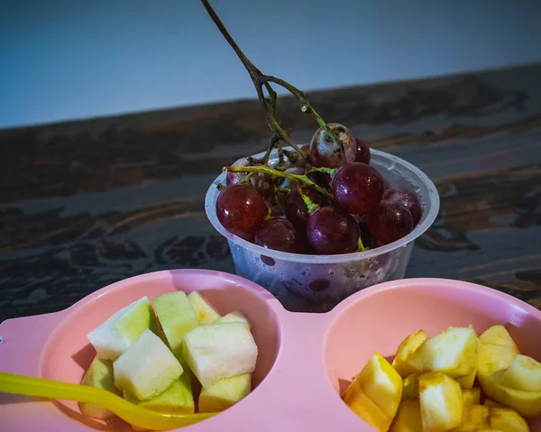 Comida Divertida Para Niños Lindo Plato Forma Coche Con Frutas — Foto de Stock