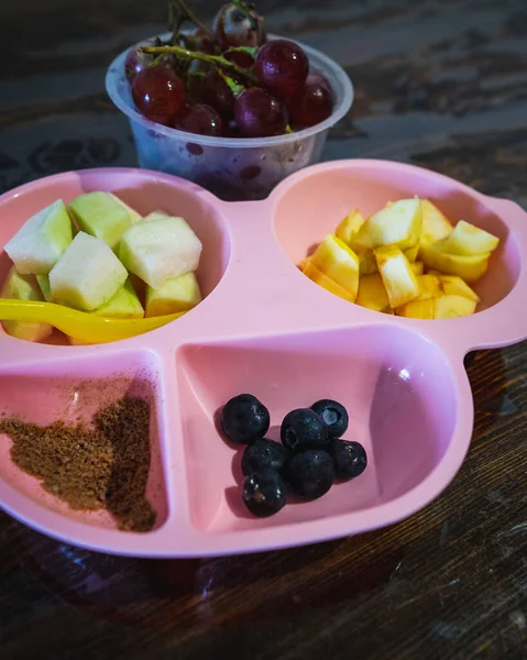 Cibo Divertente Bambini Piatto Carino Forma Macchina Con Frutta Fresca — Foto Stock