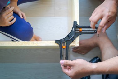 90 derecelik açı klemp aletleri. marangozluk, marangozluk, diy projesi.