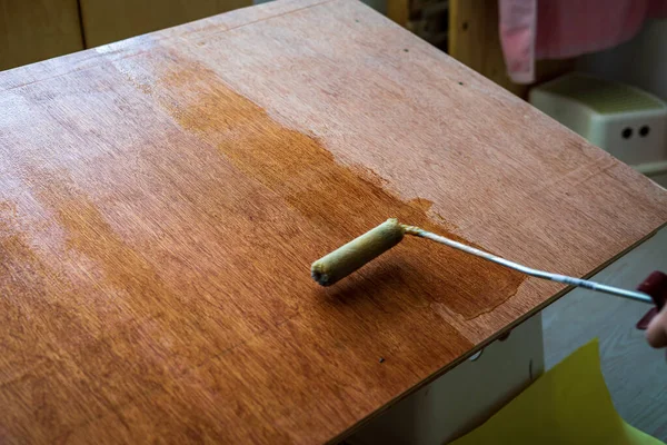 Applying Polyurethane Wooden Board Roller — Stock Photo, Image