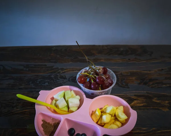 Comida Divertida Para Niños Lindo Plato Forma Coche Con Frutas — Foto de Stock