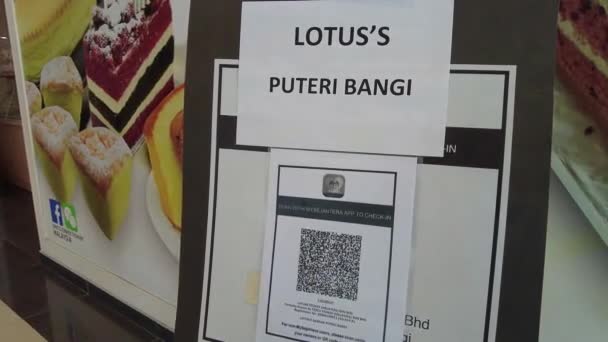 Kuala Lumpur Малайзія Березня 2021 Вхід Lotuss Tesco Screening Scanning — стокове відео