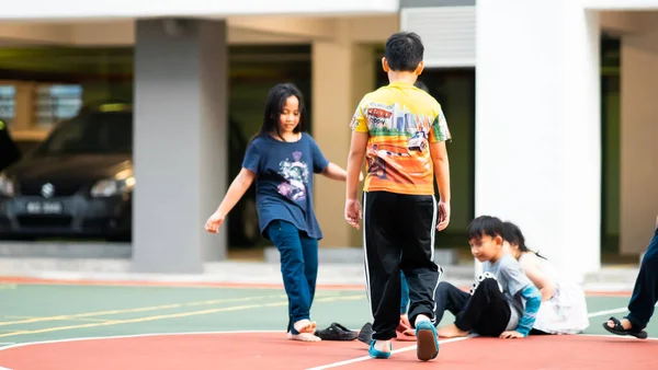 2013 Bangi Malaysia July 2019 Children Happy Playing Baskballcourt 사회의 — 스톡 사진