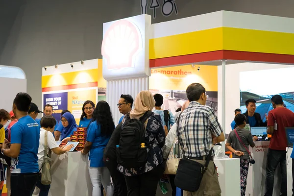 Kuala Lumpur Malásia Setembro 2019 Visitantes Estande Shell Petrol Feira — Fotografia de Stock