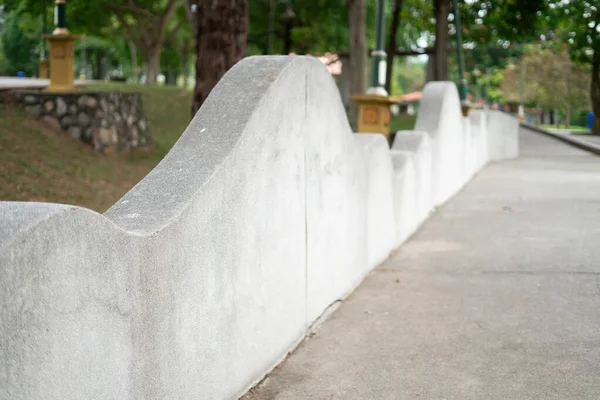 Perspective Latérale Sur Style Moderne Clôture Béton Design Dans Parc — Photo