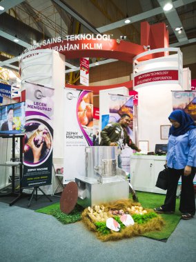 Serdang, Malezya - 30 Ağustos 2019: Minggu Usahawan Nasyonal 2019 'da soğan soymak için kullanılan Zephy makinesi..