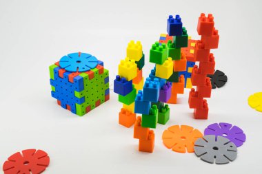 yapı kiti. İnşaat için plastik renk çocuk Tasarımcısı farklı bir formun detayları.