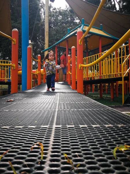 Ásia Criança Jogar Playground Equitação Correndo Rindo Parque — Fotografia de Stock