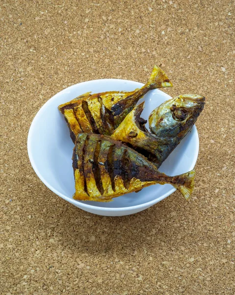 或Ikan Goreng 印度麦肯锡人 或Rastrelliger Spp 在印度尼西亚也称为Ikan Banyar或Ikan Kembung 用姜黄调料煎干 — 图库照片